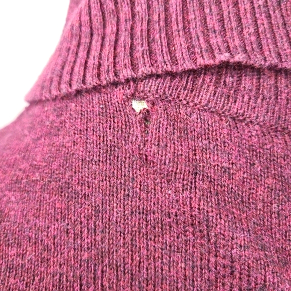 Eddie Bauer maroon turtle neck - Picture 9 of 10